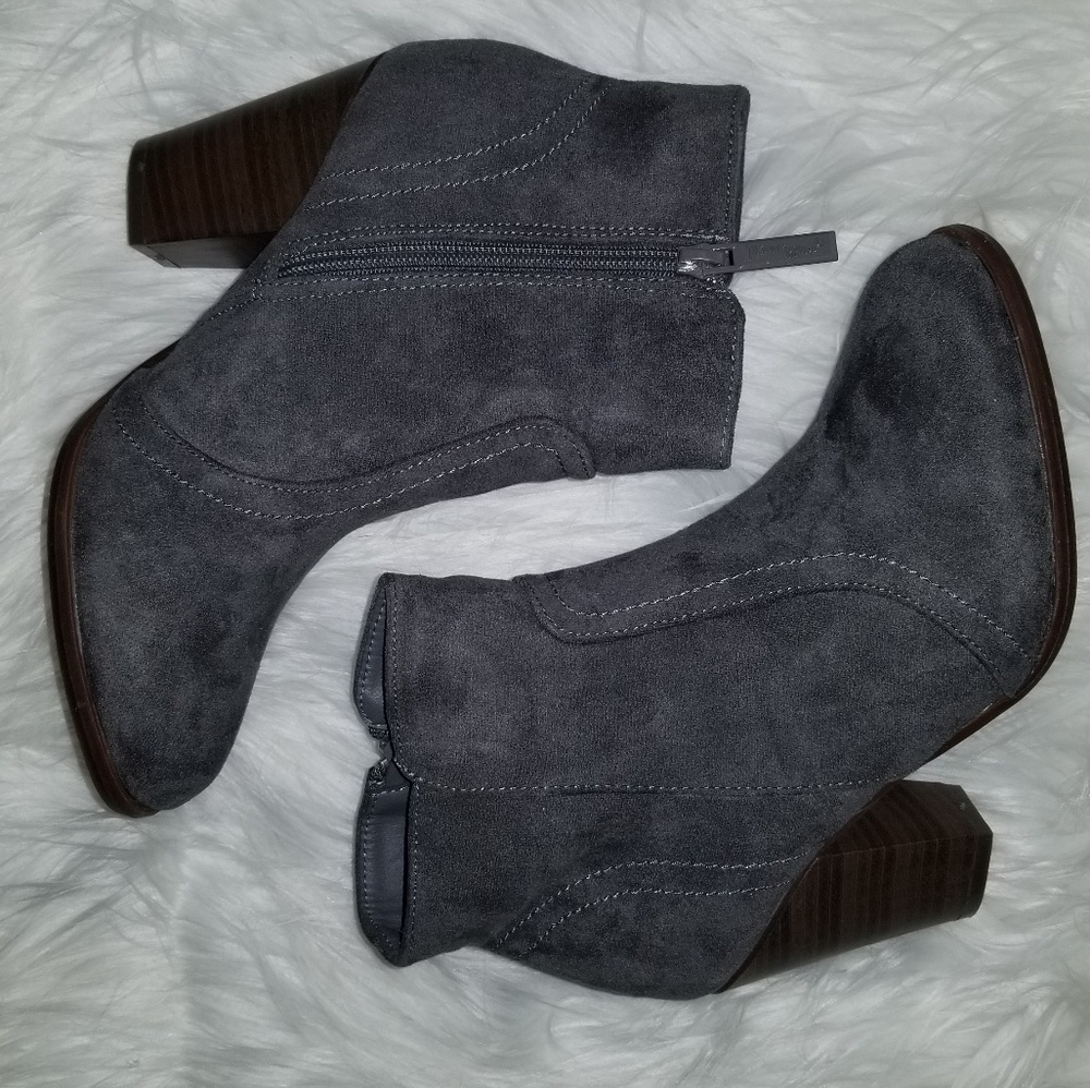 Nature Breeze Gray Suede Booties